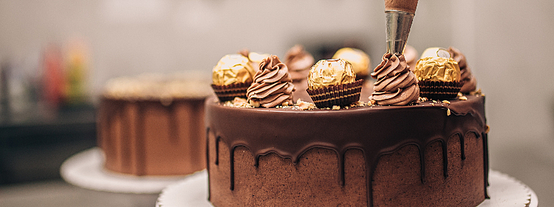 Aprenda já como fazer cobertura e decoração de bolo de aniversário! - Blog  da Mago